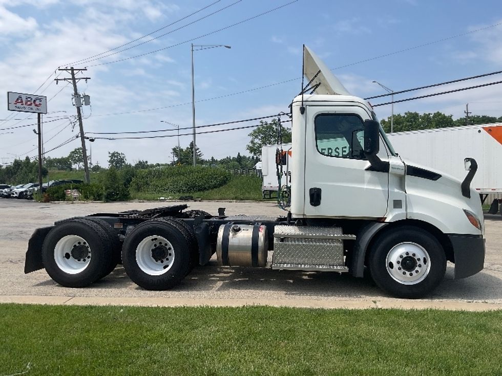 Day Cab Tractor-Heavy Duty Tractors-Freightliner-2020-T11664ST-East Chicago-IN-122,298\n\t\tmiles-$ 64,750 - Image 8