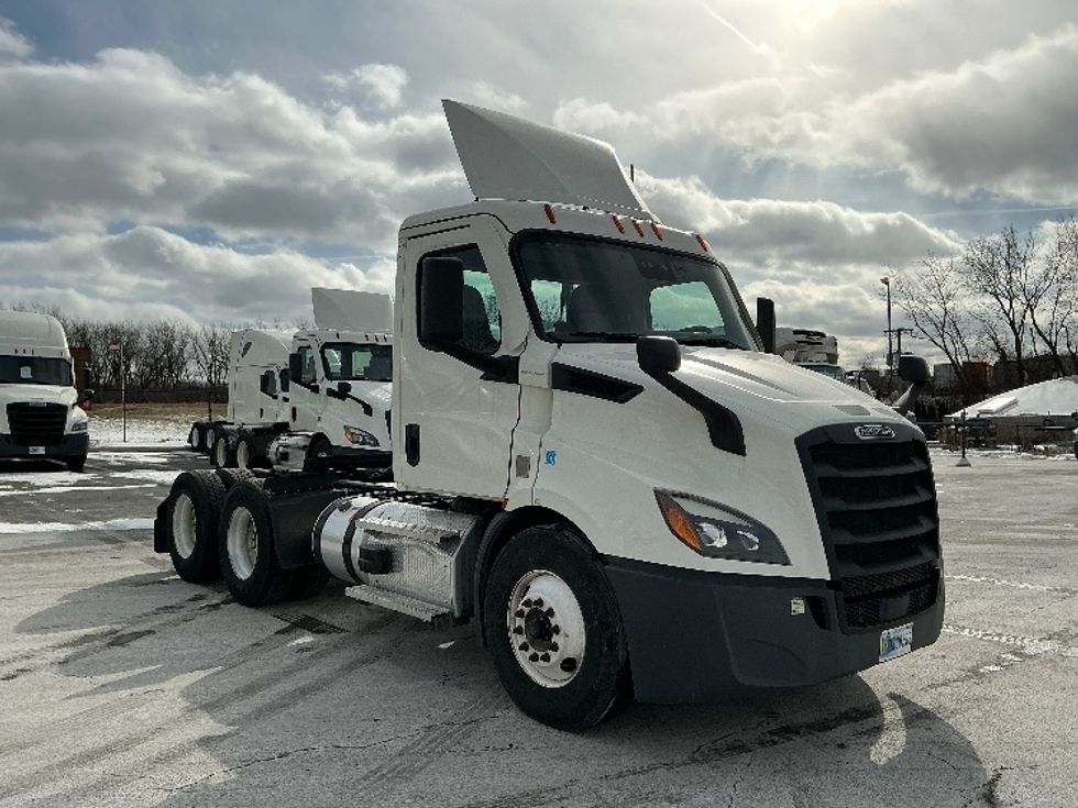 Day Cab Tractor-Heavy Duty Tractors-Freightliner-2020-T11664ST-East Chicago-IN-194,628\n\t\tmiles-$ 56,750 - Image 1