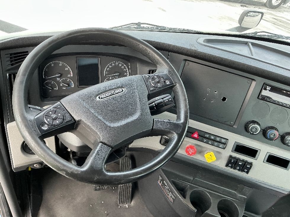 Day Cab Tractor-Heavy Duty Tractors-Freightliner-2020-T11664ST-East Chicago-IN-194,628\n\t\tmiles-$ 56,750 - Image 10