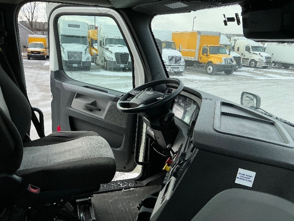 Day Cab Tractor-Heavy Duty Tractors-Freightliner-2020-T11664ST-East Chicago-IN-194,628\n\t\tmiles-$ 56,750 - Image 14