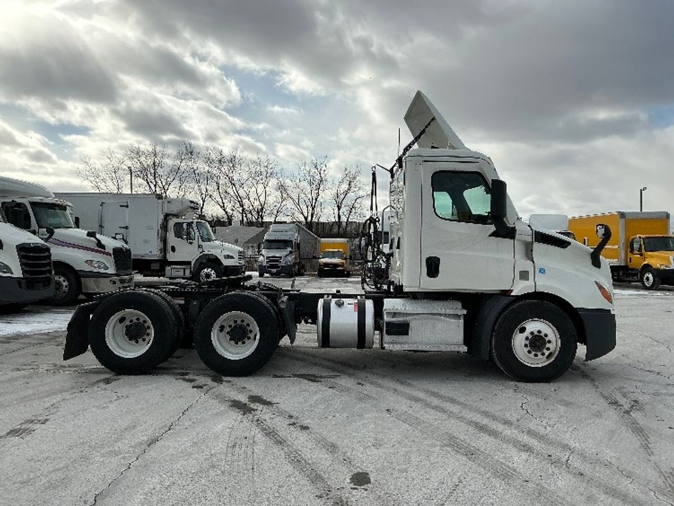 Day Cab Tractor-Heavy Duty Tractors-Freightliner-2020-T11664ST-East Chicago-IN-194,628\n\t\tmiles-$ 56,750 - Image 8