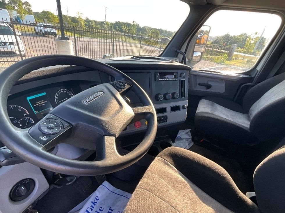 Day Cab Tractor-Heavy Duty Tractors-Freightliner-2020-T11664ST-East Chicago-IN-207,174\n\t\tmiles-$ 60,000 - Image 10