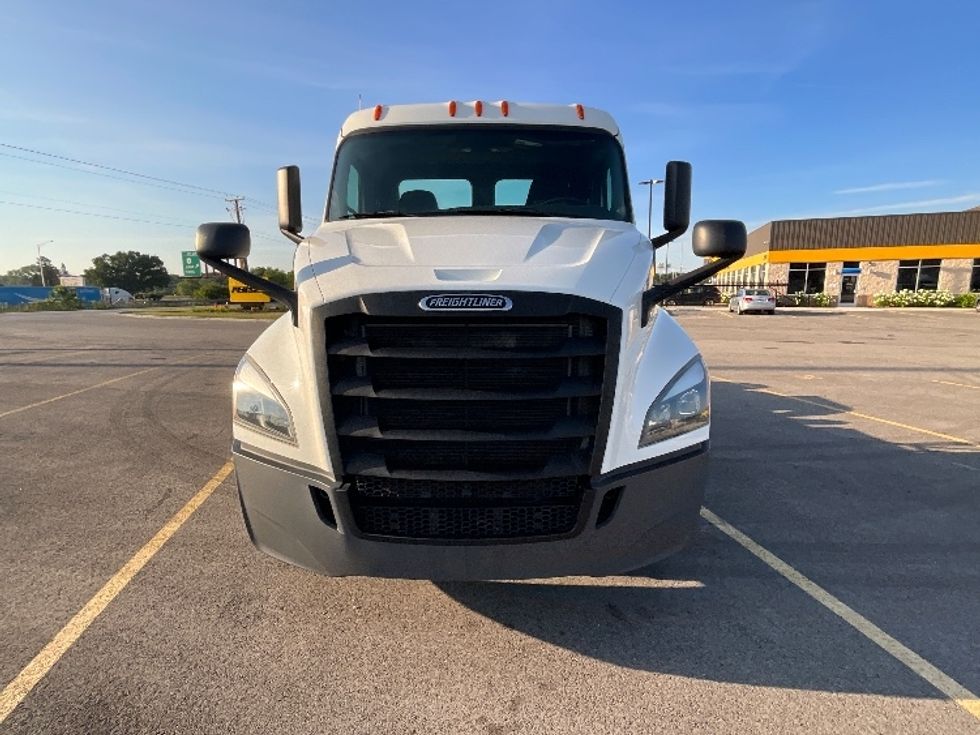 Day Cab Tractor-Heavy Duty Tractors-Freightliner-2020-T11664ST-East Chicago-IN-207,174\n\t\tmiles-$ 60,000 - Image 2