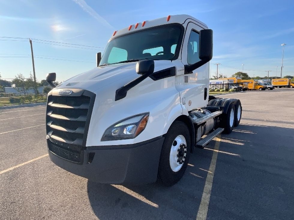 Day Cab Tractor-Heavy Duty Tractors-Freightliner-2020-T11664ST-East Chicago-IN-207,174\n\t\tmiles-$ 60,000 - Image 3
