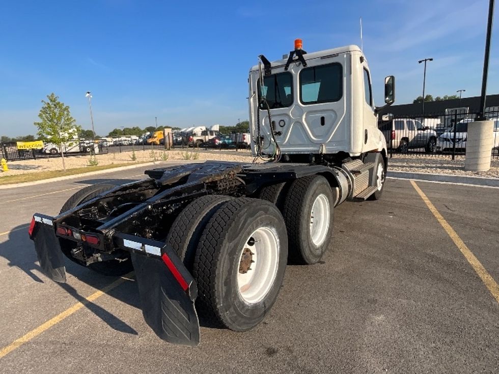 Day Cab Tractor-Heavy Duty Tractors-Freightliner-2020-T11664ST-East Chicago-IN-207,174\n\t\tmiles-$ 60,000 - Image 7