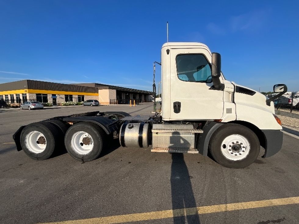 Day Cab Tractor-Heavy Duty Tractors-Freightliner-2020-T11664ST-East Chicago-IN-207,174\n\t\tmiles-$ 60,000 - Image 8
