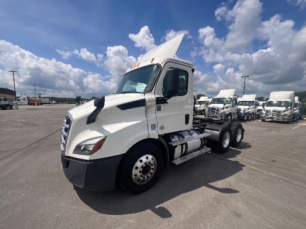 Day Cab Tractor-Heavy Duty Tractors-Freightliner-2020-T11664ST-East Chicago-IN-210,500\n\t\tmiles-$ 61,750 - Image 3