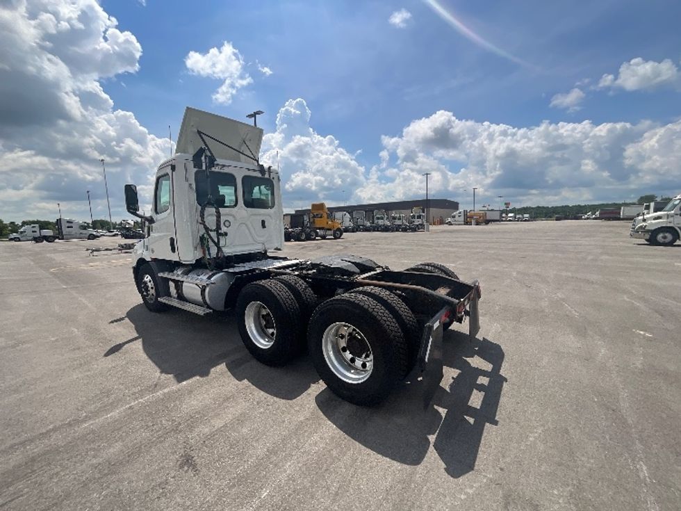Day Cab Tractor-Heavy Duty Tractors-Freightliner-2020-T11664ST-East Chicago-IN-210,500\n\t\tmiles-$ 61,750 - Image 5