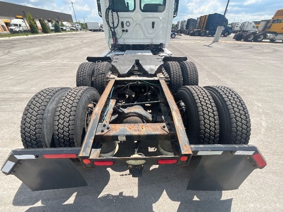 Day Cab Tractor-Heavy Duty Tractors-Freightliner-2020-T11664ST-East Chicago-IN-210,500\n\t\tmiles-$ 61,750 - Image 6