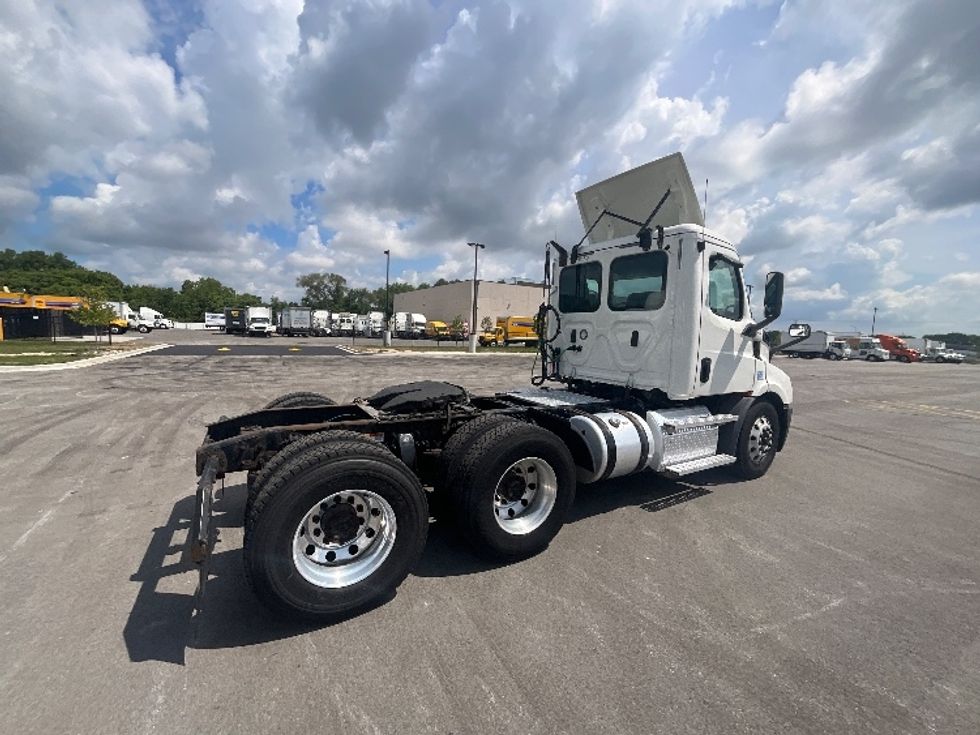 Day Cab Tractor-Heavy Duty Tractors-Freightliner-2020-T11664ST-East Chicago-IN-210,500\n\t\tmiles-$ 61,750 - Image 7