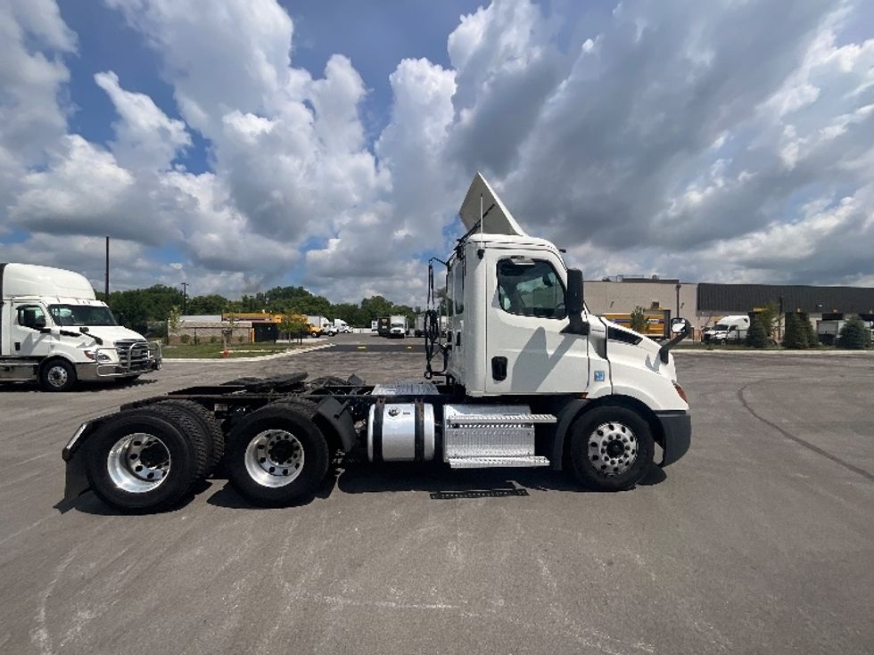 Day Cab Tractor-Heavy Duty Tractors-Freightliner-2020-T11664ST-East Chicago-IN-210,500\n\t\tmiles-$ 61,750 - Image 8