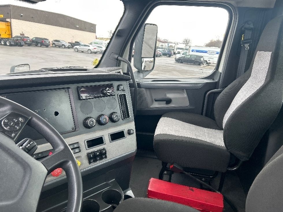 Day Cab Tractor-Heavy Duty Tractors-Freightliner-2020-T11664ST-East Chicago-IN-248,034\n\t\tmiles-$ 53,750 - Image 10
