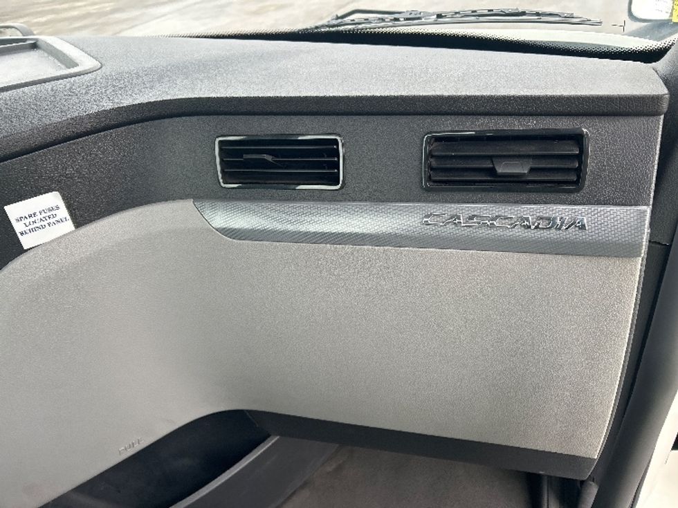 Day Cab Tractor-Heavy Duty Tractors-Freightliner-2020-T11664ST-East Chicago-IN-248,034\n\t\tmiles-$ 53,750 - Image 13