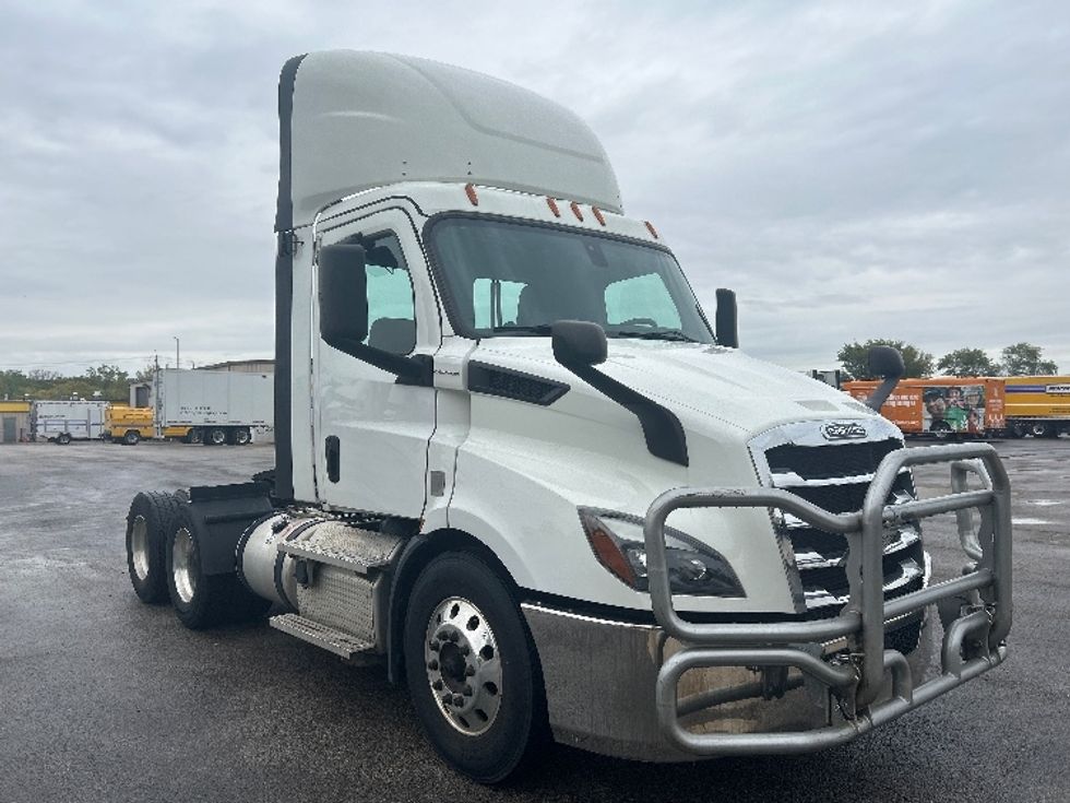 Day Cab Tractor-Heavy Duty Tractors-Freightliner-2020-T11664ST-East Chicago-IN-256,388\n\t\tmiles-$ 56,000 - Image 1