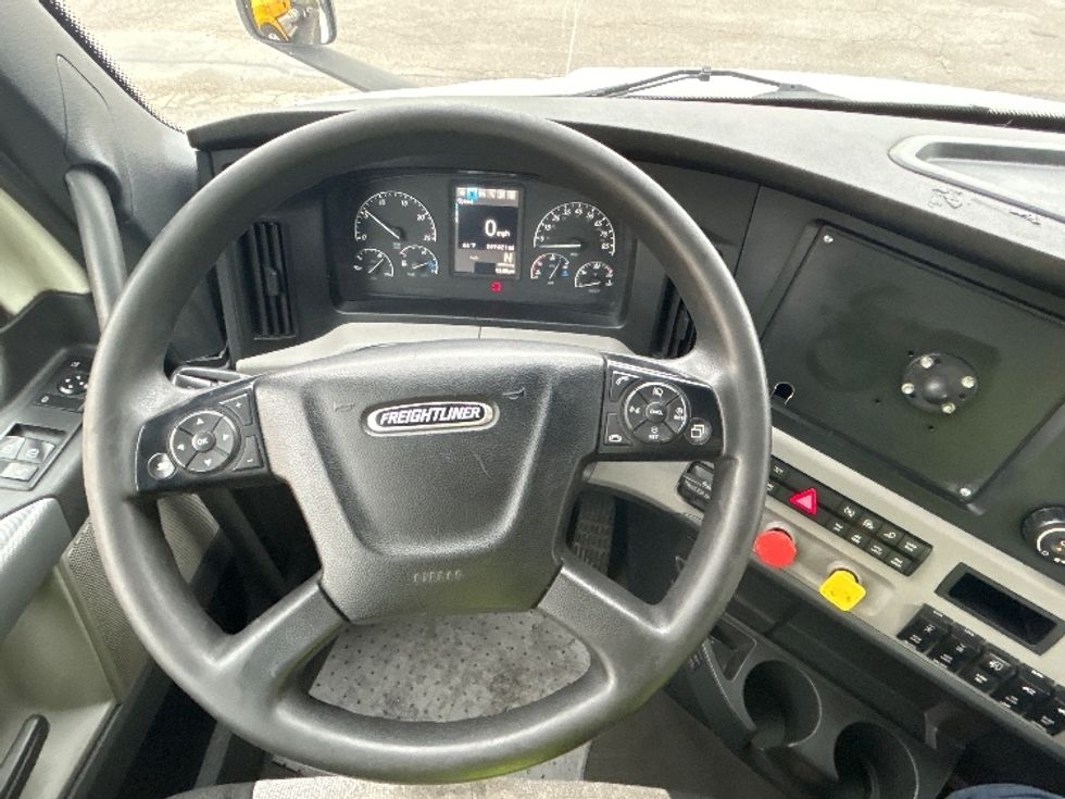 Day Cab Tractor-Heavy Duty Tractors-Freightliner-2020-T11664ST-East Chicago-IN-256,388\n\t\tmiles-$ 56,000 - Image 11