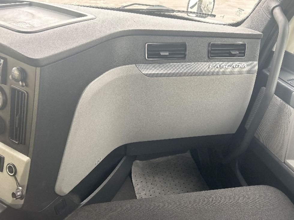 Day Cab Tractor-Heavy Duty Tractors-Freightliner-2020-T11664ST-East Chicago-IN-256,388\n\t\tmiles-$ 56,000 - Image 13