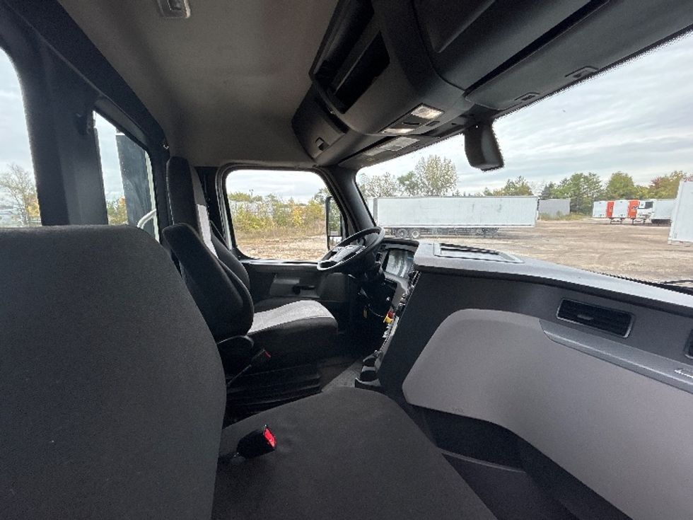 Day Cab Tractor-Heavy Duty Tractors-Freightliner-2020-T11664ST-East Chicago-IN-256,388\n\t\tmiles-$ 56,000 - Image 14