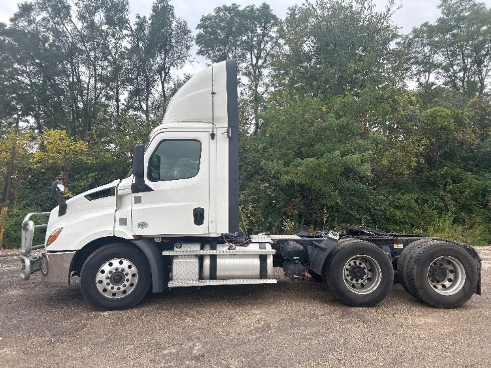 Day Cab Tractor-Heavy Duty Tractors-Freightliner-2020-T11664ST-East Chicago-IN-256,388\n\t\tmiles-$ 56,000 - Image 4