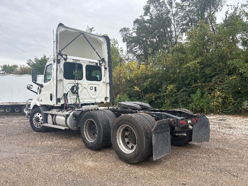 Day Cab Tractor-Heavy Duty Tractors-Freightliner-2020-T11664ST-East Chicago-IN-256,388\n\t\tmiles-$ 56,000 - Image 5