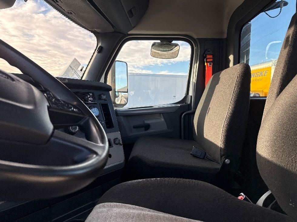 Day Cab Tractor-Heavy Duty Tractors-Freightliner-2020-T11664ST-East Chicago-IN-276,854\n\t\tmiles-$ 54,750 - Image 10