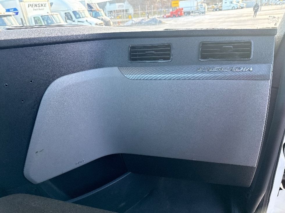 Day Cab Tractor-Heavy Duty Tractors-Freightliner-2020-T11664ST-East Chicago-IN-276,854\n\t\tmiles-$ 54,750 - Image 13