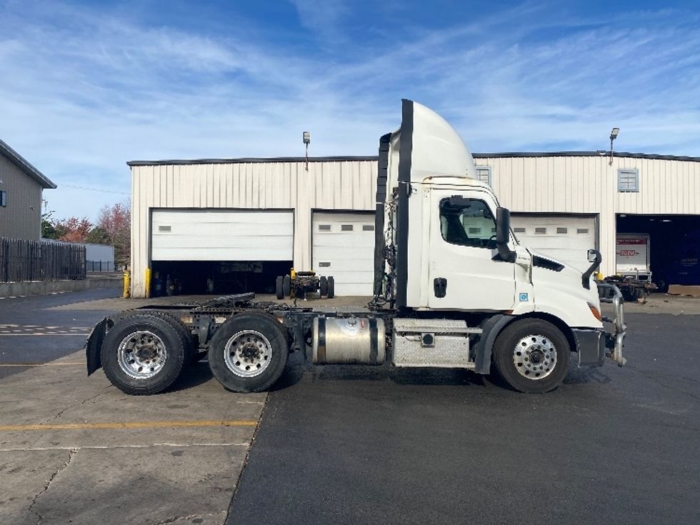 Day Cab Tractor-Heavy Duty Tractors-Freightliner-2020-T11664ST-East Chicago-IN-276,854\n\t\tmiles-$ 54,750 - Image 8