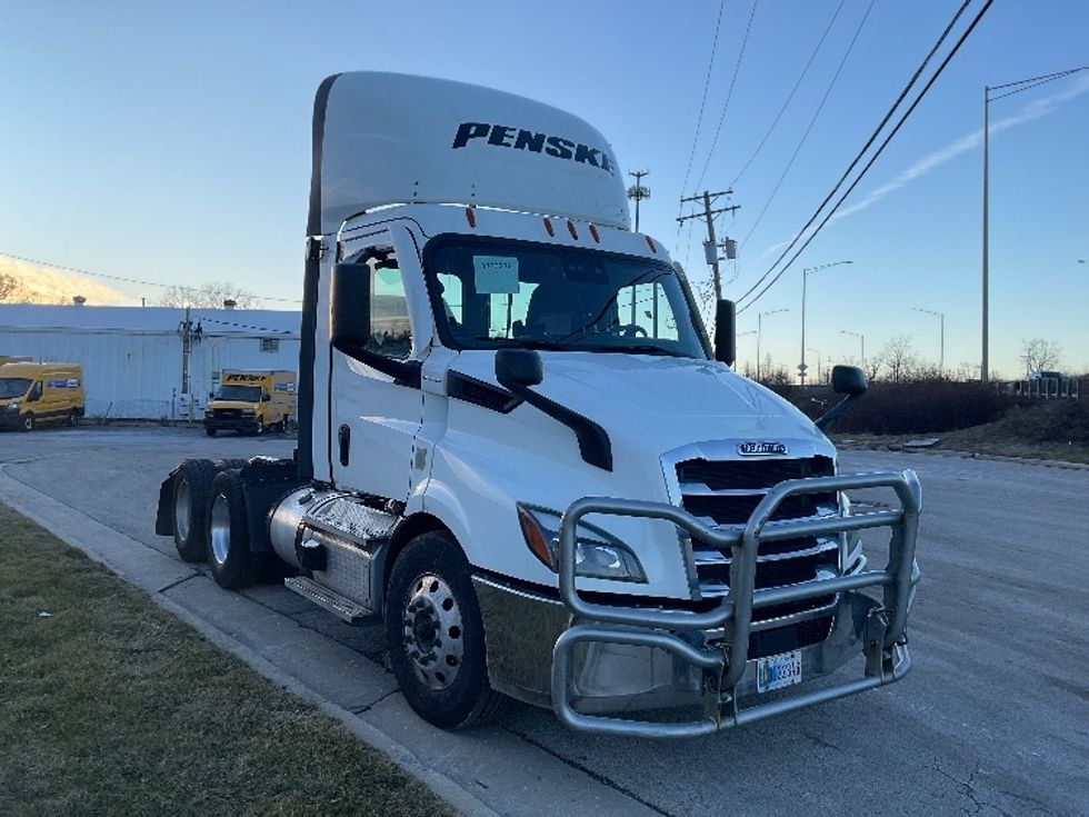 Day Cab Tractor-Heavy Duty Tractors-Freightliner-2020-T11664ST-East Chicago-IN-319,840\n\t\tmiles-$ 51,750 - Image 1