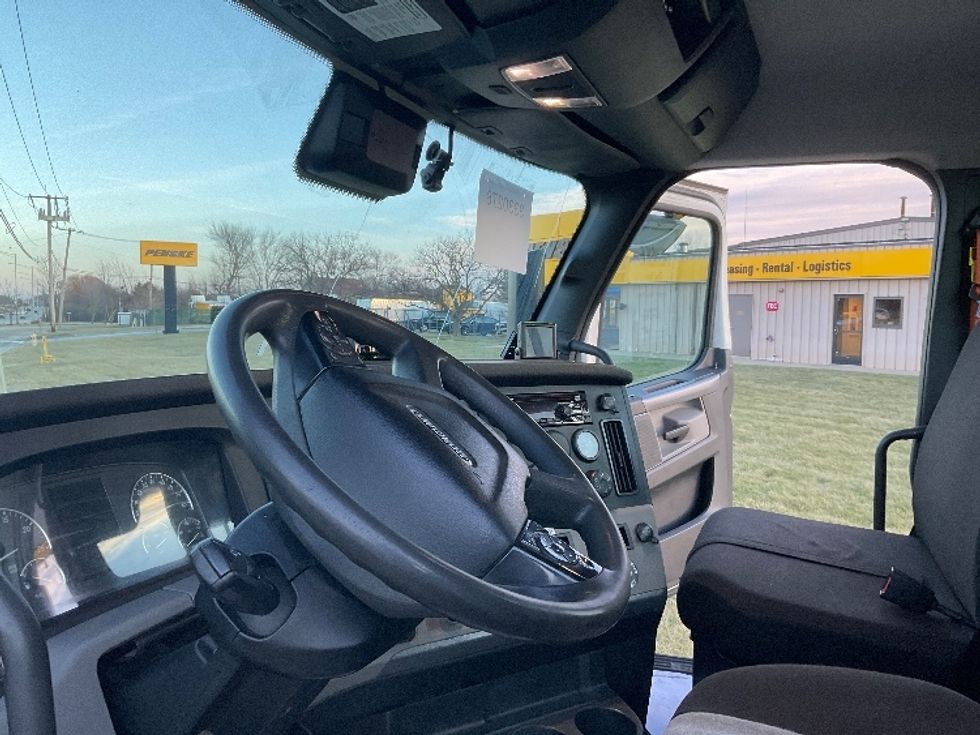 Day Cab Tractor-Heavy Duty Tractors-Freightliner-2020-T11664ST-East Chicago-IN-319,840\n\t\tmiles-$ 51,750 - Image 10