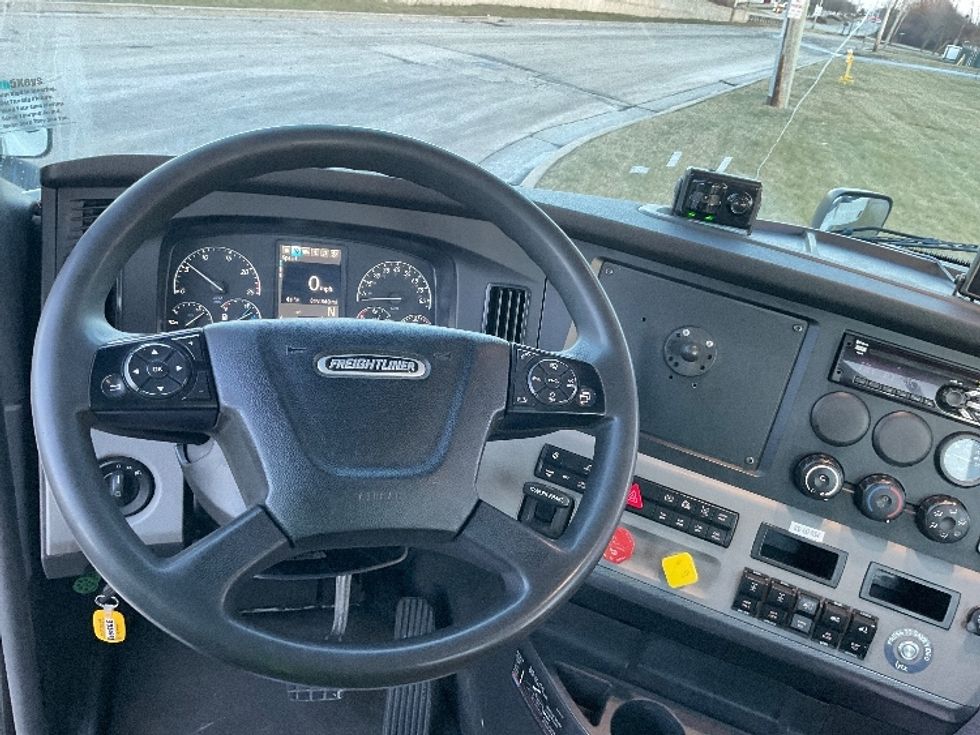 Day Cab Tractor-Heavy Duty Tractors-Freightliner-2020-T11664ST-East Chicago-IN-319,840\n\t\tmiles-$ 51,750 - Image 11