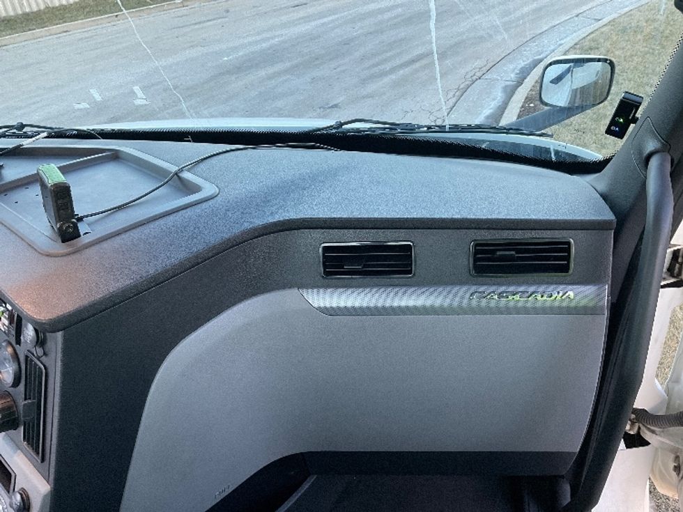 Day Cab Tractor-Heavy Duty Tractors-Freightliner-2020-T11664ST-East Chicago-IN-319,840\n\t\tmiles-$ 51,750 - Image 13