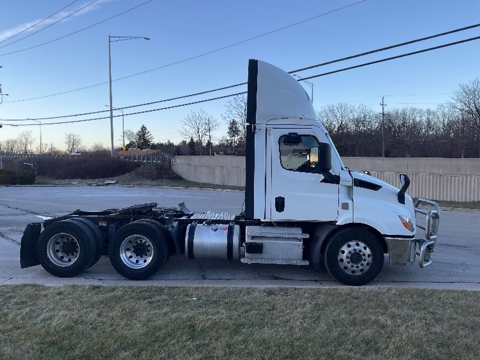 Day Cab Tractor-Heavy Duty Tractors-Freightliner-2020-T11664ST-East Chicago-IN-319,840\n\t\tmiles-$ 51,750 - Image 8