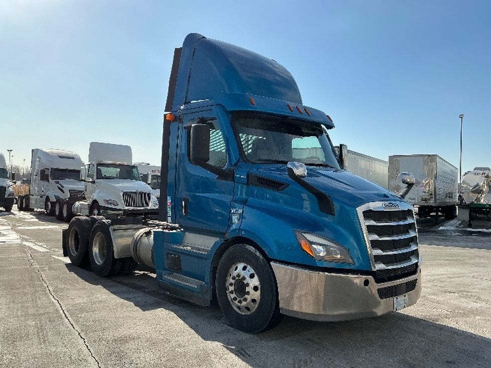 Day Cab Tractor-Heavy Duty Tractors-Freightliner-2020-T11664ST-East Chicago-IN-328,591\n\t\tmiles-$ 49,500 - Image 1