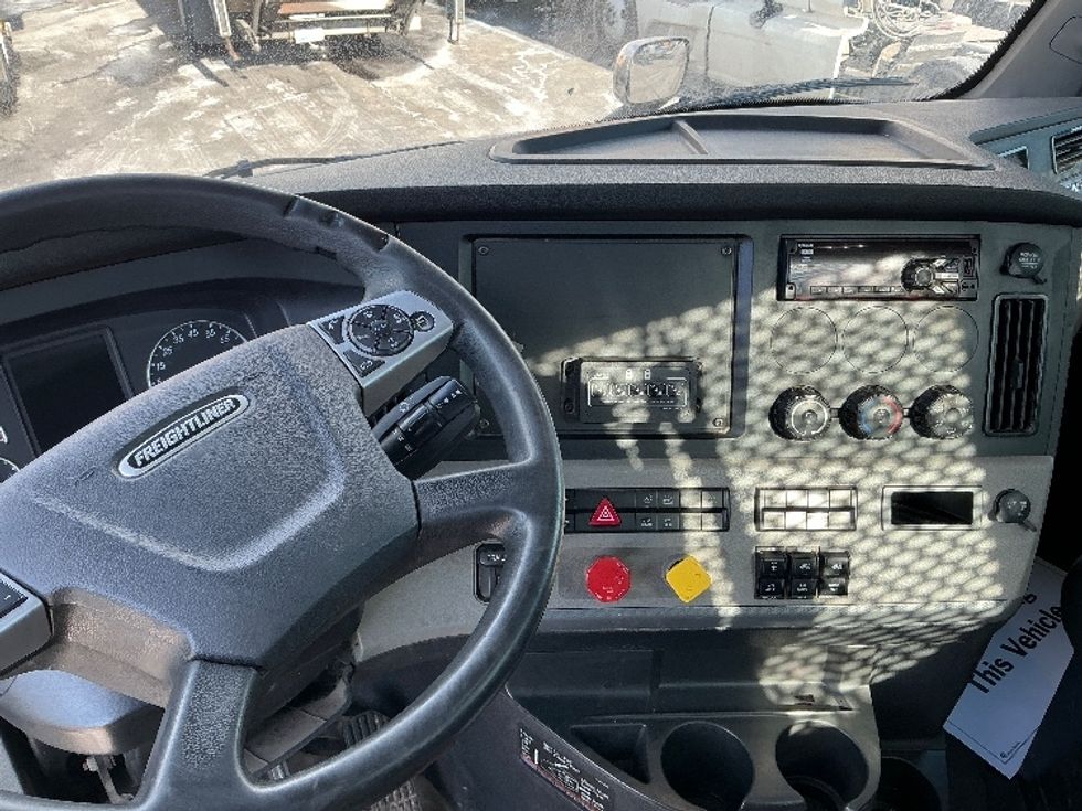 Day Cab Tractor-Heavy Duty Tractors-Freightliner-2020-T11664ST-East Chicago-IN-328,591\n\t\tmiles-$ 49,500 - Image 11