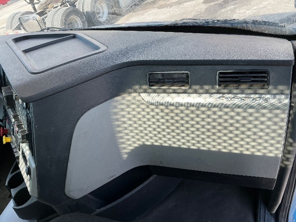 Day Cab Tractor-Heavy Duty Tractors-Freightliner-2020-T11664ST-East Chicago-IN-328,591\n\t\tmiles-$ 49,500 - Image 13