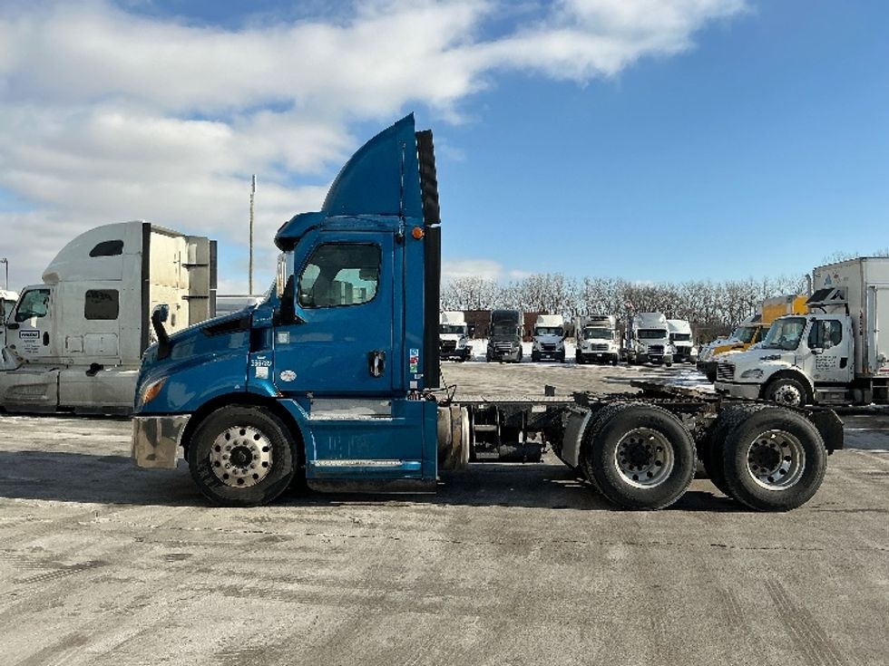 Day Cab Tractor-Heavy Duty Tractors-Freightliner-2020-T11664ST-East Chicago-IN-328,591\n\t\tmiles-$ 49,500 - Image 4
