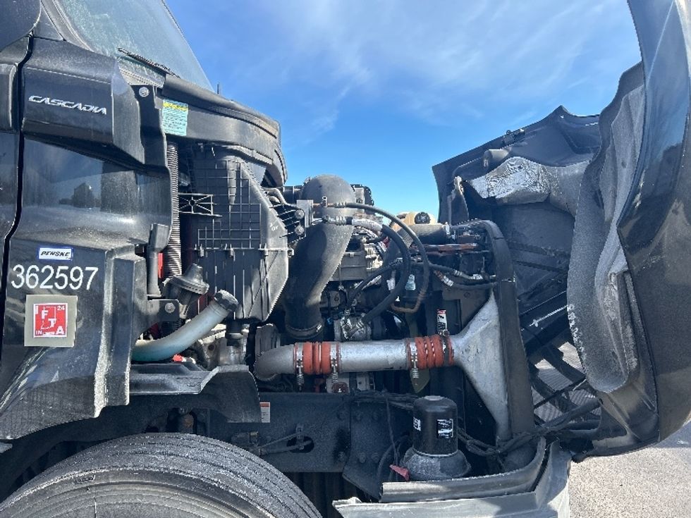 Day Cab Tractor-Heavy Duty Tractors-Freightliner-2020-T11664ST-East Chicago-IN-331,999\n\t\tmiles-$ 56,750 - Image 14