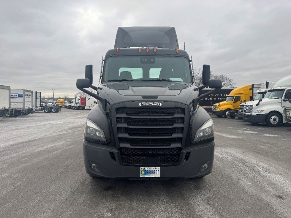 Day Cab Tractor-Heavy Duty Tractors-Freightliner-2020-T11664ST-East Chicago-IN-331,999\n\t\tmiles-$ 56,750 - Image 2