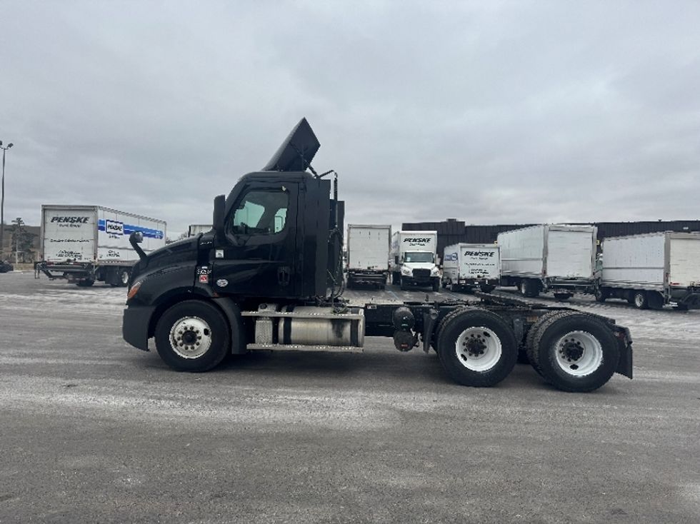Day Cab Tractor-Heavy Duty Tractors-Freightliner-2020-T11664ST-East Chicago-IN-331,999\n\t\tmiles-$ 56,750 - Image 4
