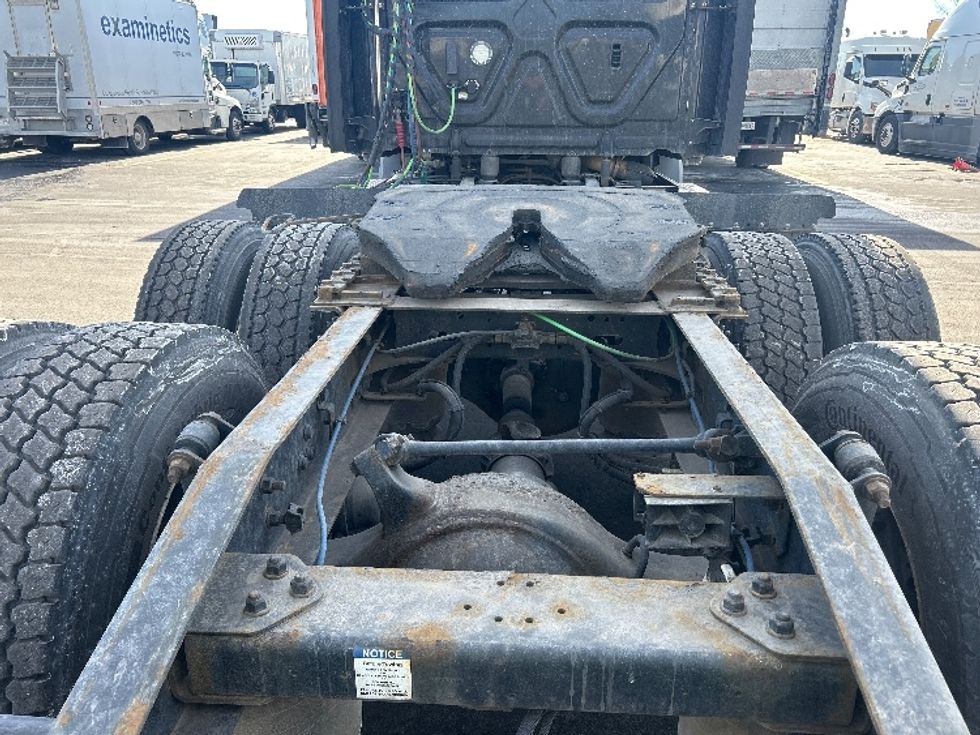 Day Cab Tractor-Heavy Duty Tractors-Freightliner-2020-T11664ST-East Chicago-IN-331,999\n\t\tmiles-$ 56,750 - Image 6