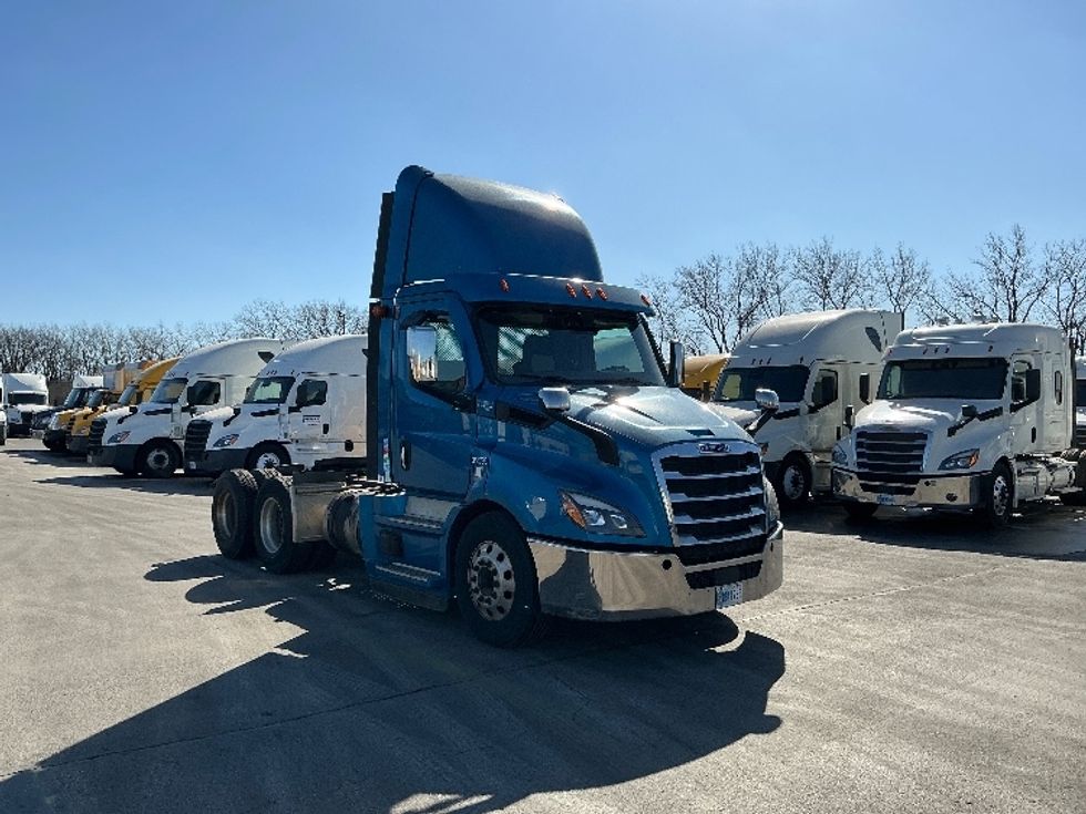 Day Cab Tractor-Heavy Duty Tractors-Freightliner-2020-T11664ST-East Chicago-IN-338,575\n\t\tmiles-$ 49,000 - Image 1