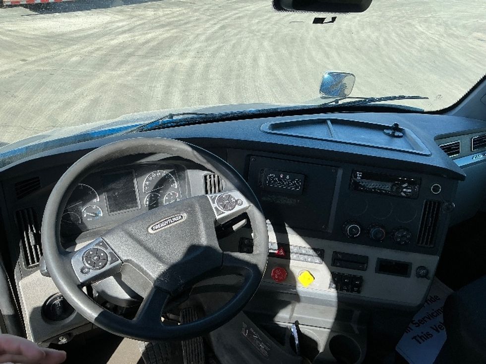 Day Cab Tractor-Heavy Duty Tractors-Freightliner-2020-T11664ST-East Chicago-IN-338,575\n\t\tmiles-$ 49,000 - Image 11
