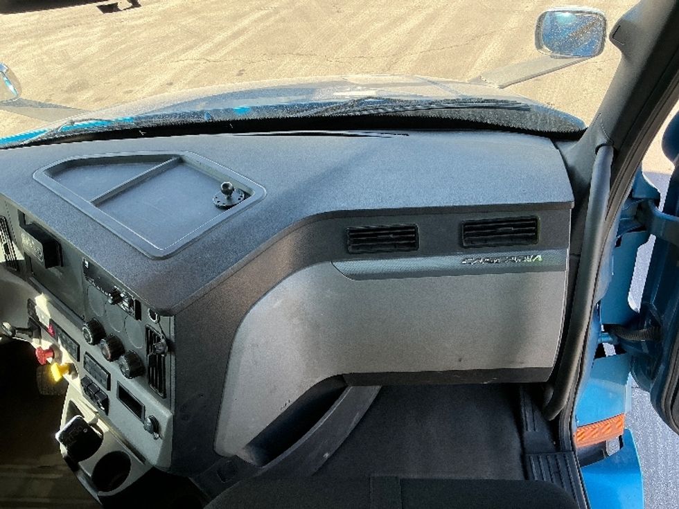 Day Cab Tractor-Heavy Duty Tractors-Freightliner-2020-T11664ST-East Chicago-IN-338,575\n\t\tmiles-$ 49,000 - Image 13