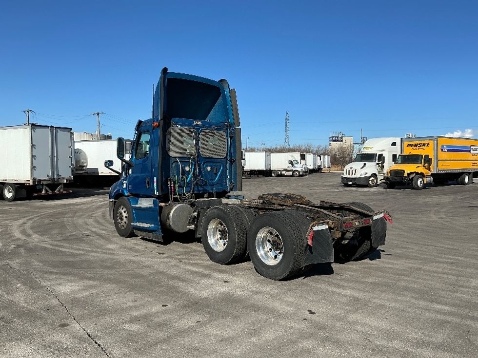Day Cab Tractor-Heavy Duty Tractors-Freightliner-2020-T11664ST-East Chicago-IN-338,575\n\t\tmiles-$ 49,000 - Image 5