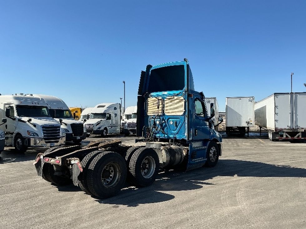 Day Cab Tractor-Heavy Duty Tractors-Freightliner-2020-T11664ST-East Chicago-IN-338,575\n\t\tmiles-$ 49,000 - Image 7
