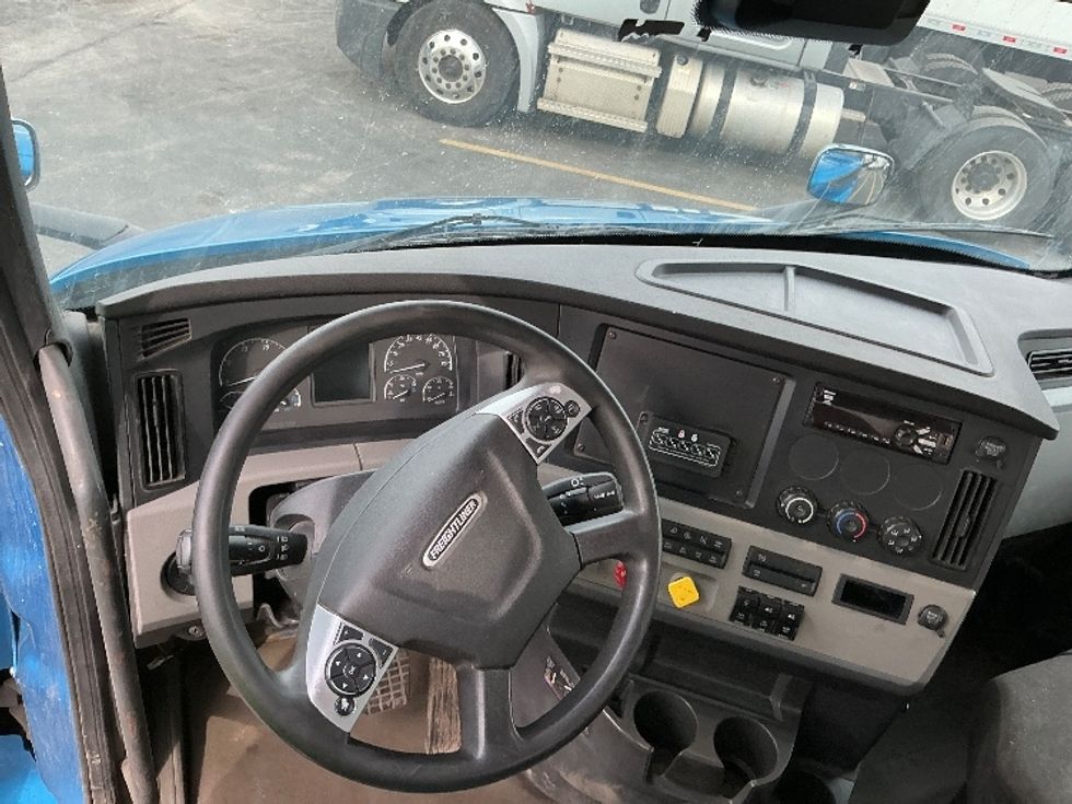 Day Cab Tractor-Heavy Duty Tractors-Freightliner-2020-T11664ST-East Chicago-IN-373,378\n\t\tmiles-$ 47,000 - Image 11