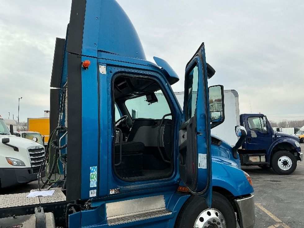 Day Cab Tractor-Heavy Duty Tractors-Freightliner-2020-T11664ST-East Chicago-IN-373,378\n\t\tmiles-$ 47,000 - Image 12