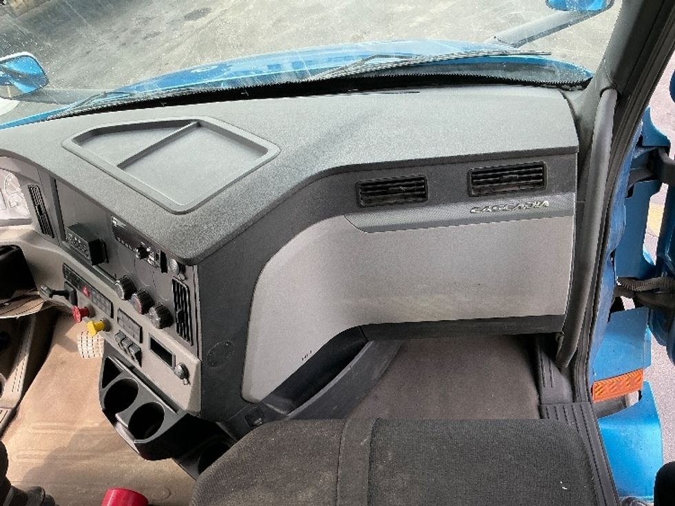 Day Cab Tractor-Heavy Duty Tractors-Freightliner-2020-T11664ST-East Chicago-IN-373,378\n\t\tmiles-$ 47,000 - Image 13