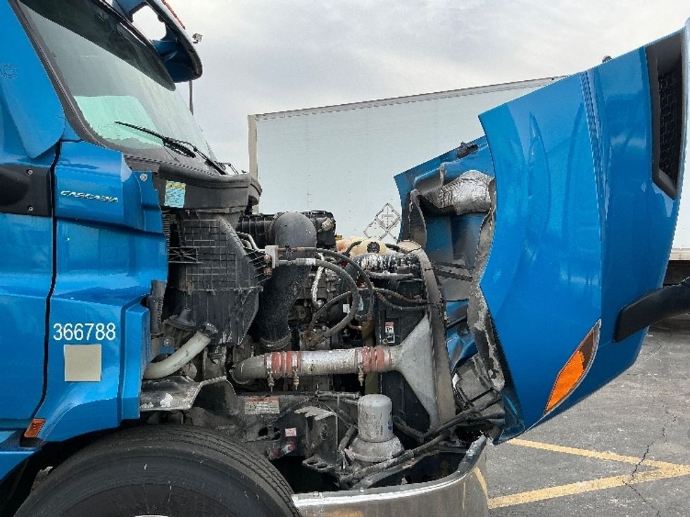 Day Cab Tractor-Heavy Duty Tractors-Freightliner-2020-T11664ST-East Chicago-IN-373,378\n\t\tmiles-$ 47,000 - Image 15