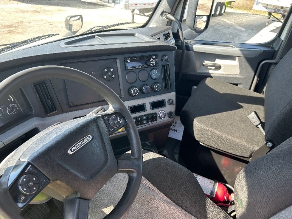 Day Cab Tractor-Heavy Duty Tractors-Freightliner-2020-T11664ST-East Chicago-IN-415,964\n\t\tmiles-$ 47,750 - Image 10