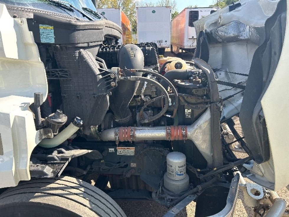 Day Cab Tractor-Heavy Duty Tractors-Freightliner-2020-T11664ST-East Chicago-IN-415,964\n\t\tmiles-$ 47,750 - Image 15